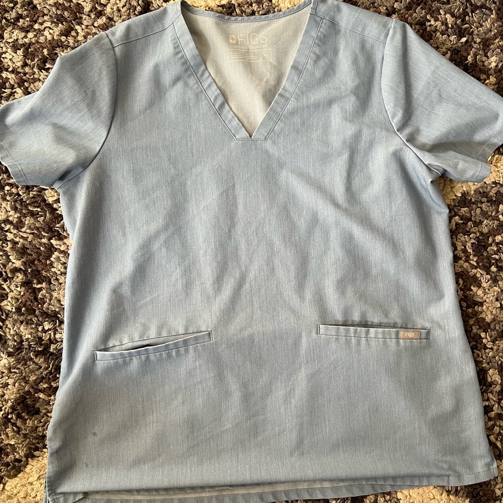 Xl Casma Figs scrub top
